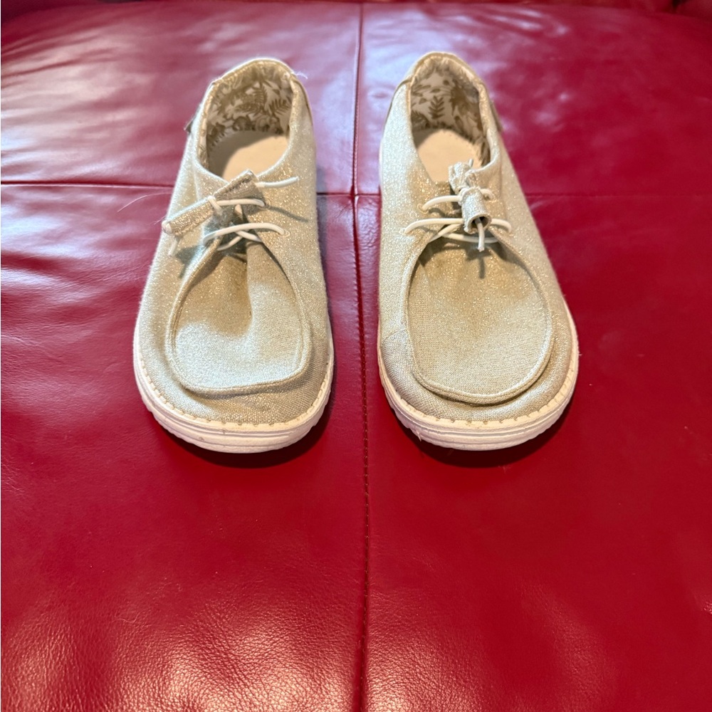 Hey Dude Light Tan shiny Lace-Up Shoes